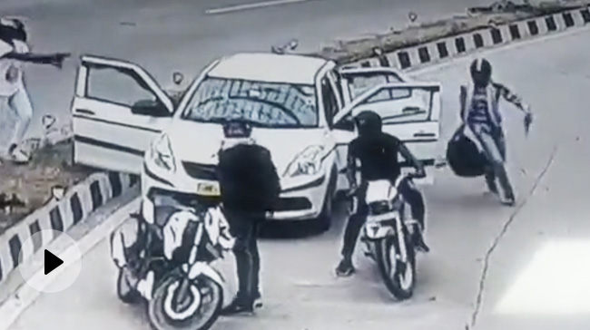 कुवैत से राजस्थान लौटे तीन NRI युवकों से लूटपाट में शामिल थे 4 पुलिसकर्मी, 2 गिरफ्तार, 7 फरार