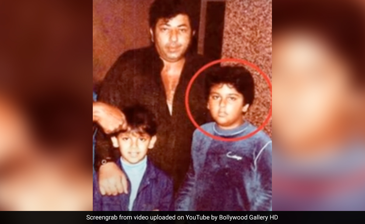 पाकिस्तान में जन्म, आज भारत का नागरिक, सलमान खान पर भी चला आवाज का जादू, शोले के गब्बर के साथ इस बच्चे को पहचाना क्या?