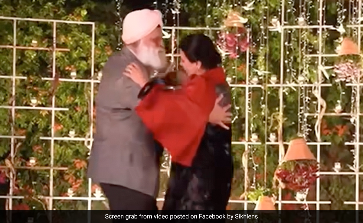 This Old Couple's Beautiful Chemistry While Dancing To <i>Senorita</i> Is A Treat To Watch