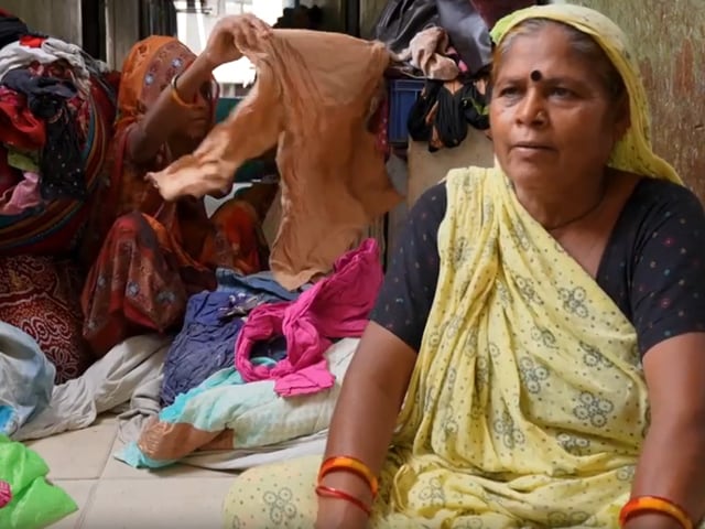 Video: वाघरी से मिलें, भारत के अदृश्य रिसाइक्लर, जो दरवाजे से पुराने कपड़े इकट्ठा करते हैं