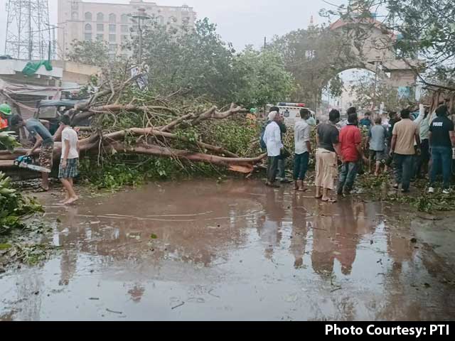 एलआईसी ने बिपारजॉय चक्रवात से प्रभावित लोगों के लिए रियायतों की घोषणा की
