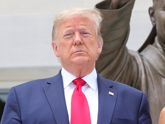 गोपनीय दस्तावेज रखने के मामले में आरोपी बने ट्रंप, अगले हफ्ते कोर्ट में होना है पेश