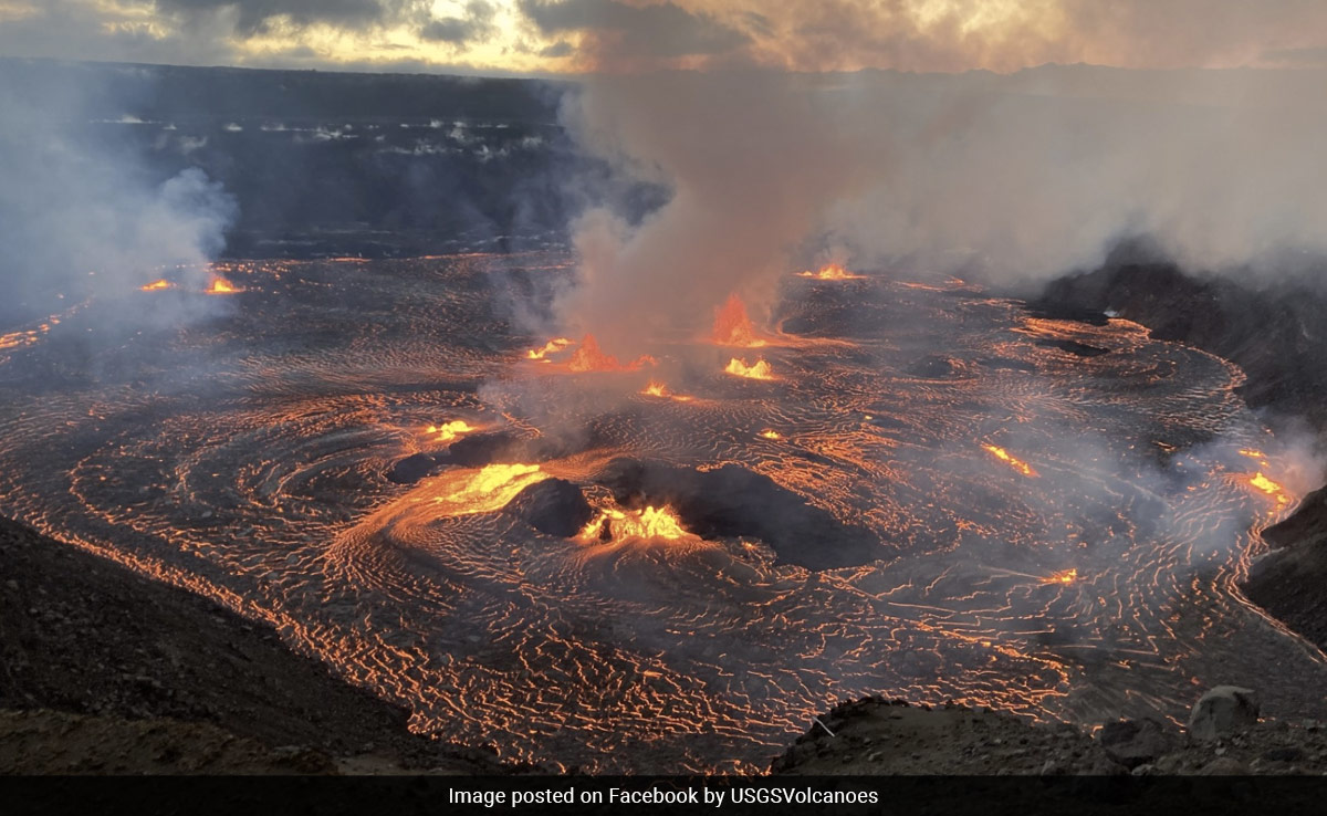 Watch: Hawaii's Kilauea Volcano Erupts After 3-Month Pause
