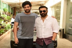 'गदर' की स्क्रीनिंग में सनी देओल अपने बेटे राजवीर देओल के साथ पहुंचे 'गदर' की स्क्रीनिंग में सनी देओल अपने बेटे राजवीर देओल के साथ पहुंचे