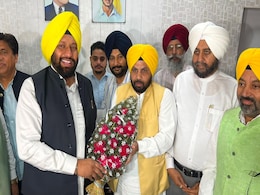 पंजाब के मंत्री बलकार सिंह ने संभाला कार्यभार, कहा- "लोगों की सेवा करने का मौका मिलना गर्व की बात" पंजाब के मंत्री बलकार सिंह ने संभाला कार्यभार, कहा- "लोगों की सेवा करने का मौका मिलना गर्व की बात"