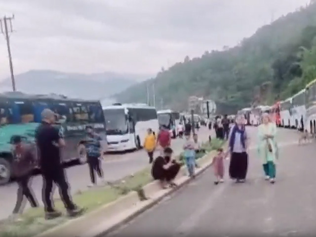 Flash Flood In Himachal Pradesh Leaves Tourists, Locals Stranded