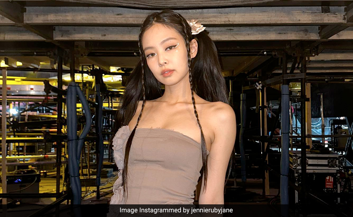 Blackpink's Jennie Left Concert Midway Due To Health Concerns, Fans Flood Social Media With Messages