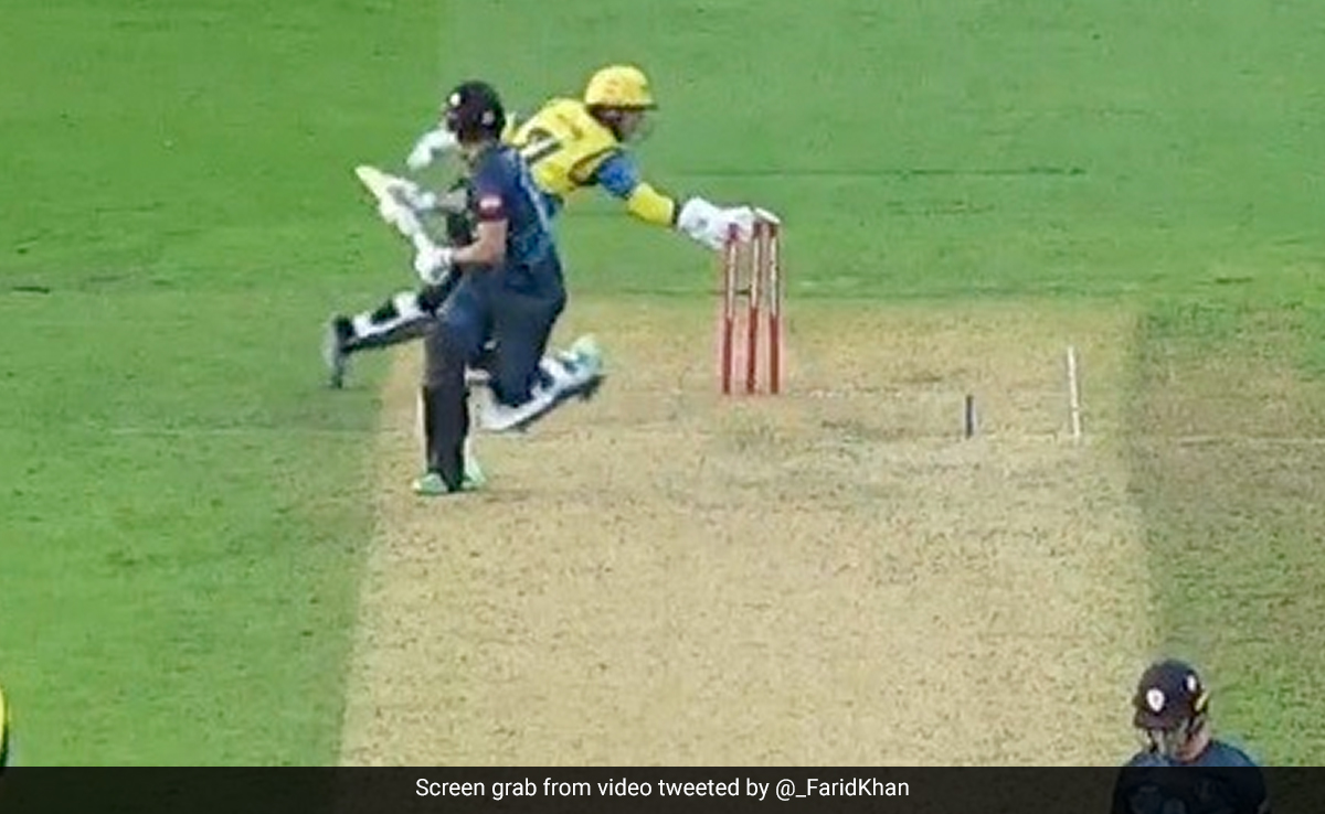 पाकिस्तानी क्रिकेटर की कॉमेडी, स्टंप से बचने के बाद क्रीज छोड़कर भागा, फिर ऐसे हो गया आउट, Video