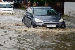 दिल्ली-NCR में झमाझम बारिश, लोगों को गर्मी से मिली राहत दिल्ली-NCR में झमाझम बारिश, लोगों को गर्मी से मिली राहत
