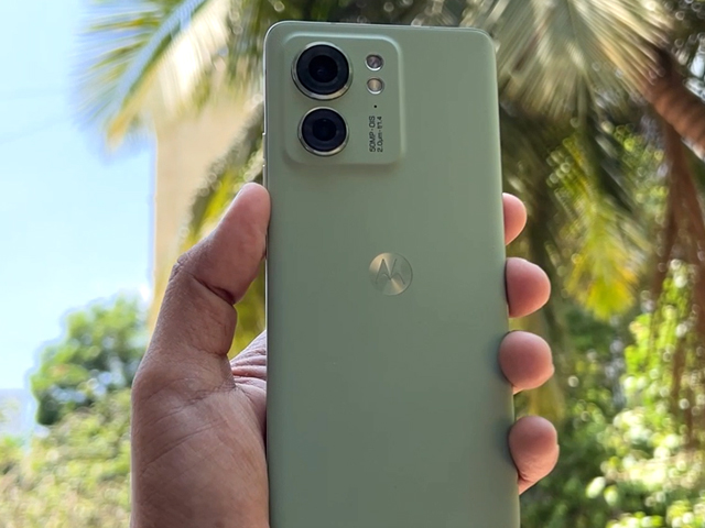 Motorola Edge 40 Unboxing in Hindi and First Impressions: प्रीमियम हार्डवेयर के साथ एक नया खिलाड़ी!