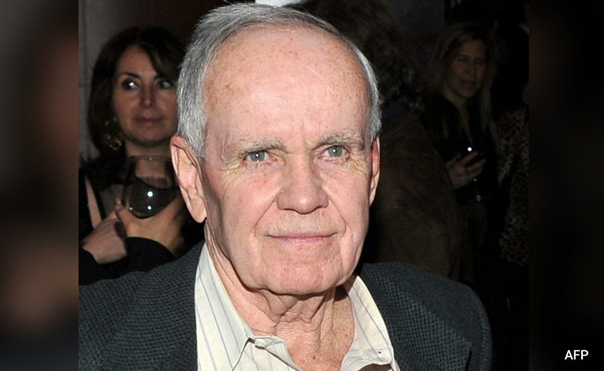 Cormac McCarthy, Pulitzer Winning Author Of "No Country for Old Men", Dies At 89