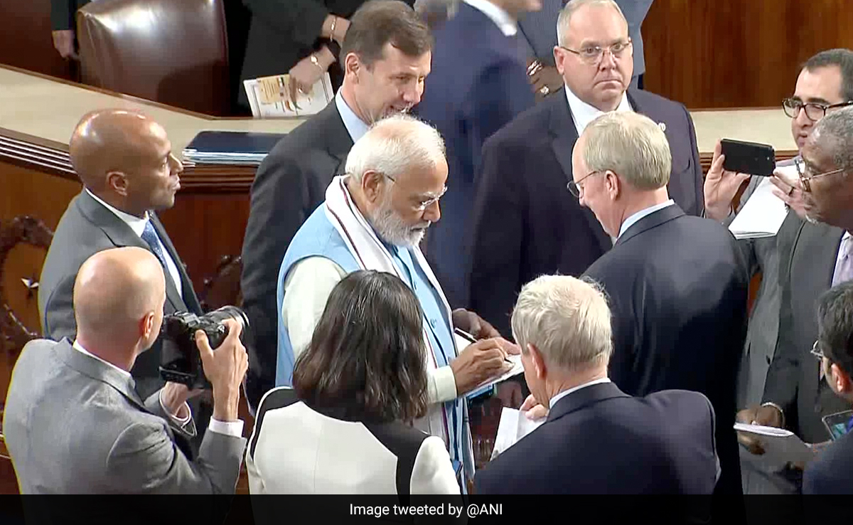 Congressmen, Speaker McCarthy Ask PM Modi For Autograph After Congress Speech
