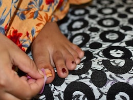 इन आसान घरेलू उपायों से नेल पॉलिश को आसानी से कर सकती हैं रिमूव इन आसान घरेलू उपायों से नेल पॉलिश को आसानी से कर सकती हैं रिमूव