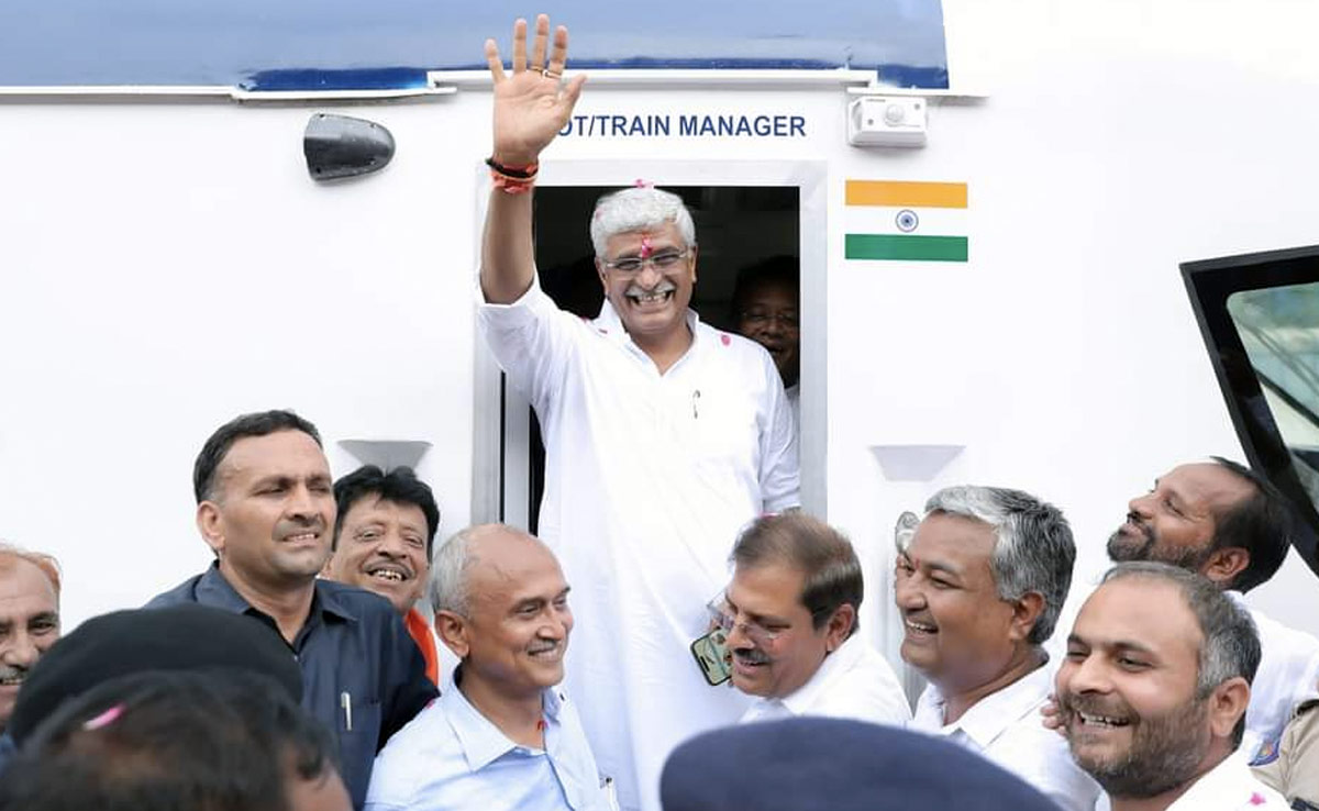 जोधपुर में दिसंबर से पटरियों पर दौड़ेंगे सिर्फ इलेक्ट्रिक इंजन : केंद्रीय मंत्री गजेंद्र सिंह शेखावत