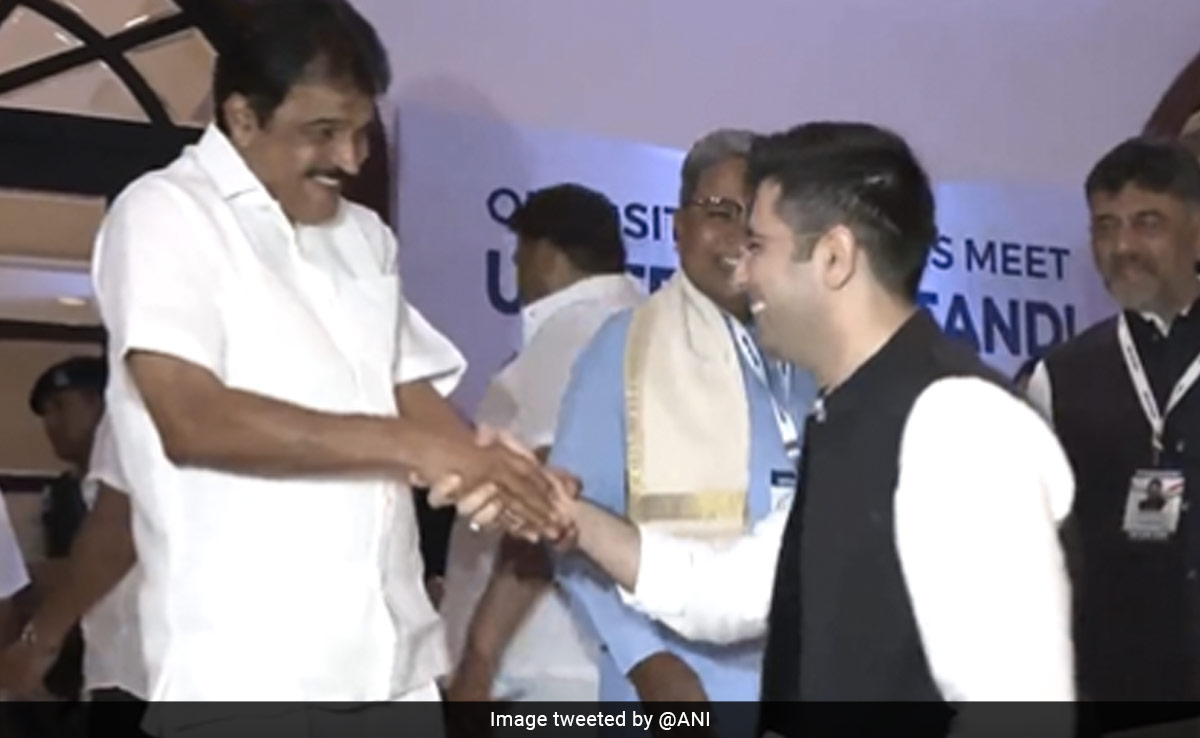 Watch: At Bengaluru Opposition Meet, A Congress And AAP Moment