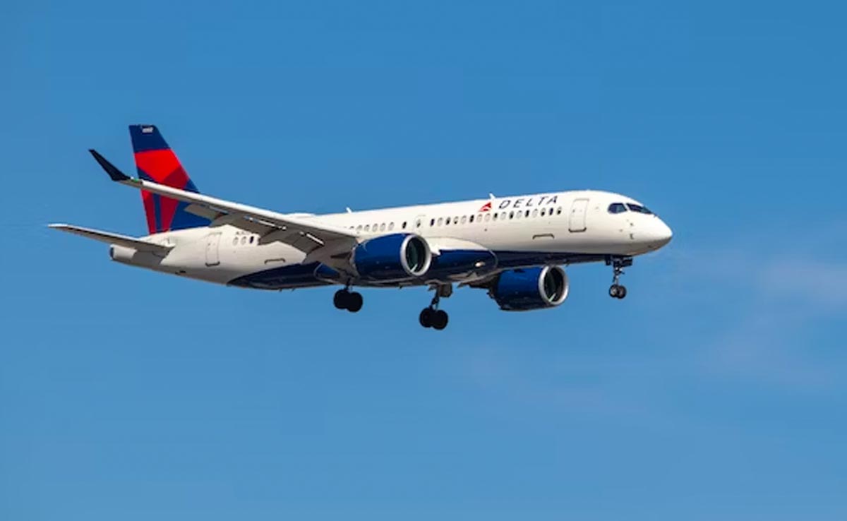 Delta Flight Returns To Amsterdam After Maggots Fall On Passengers From Overhead Bin