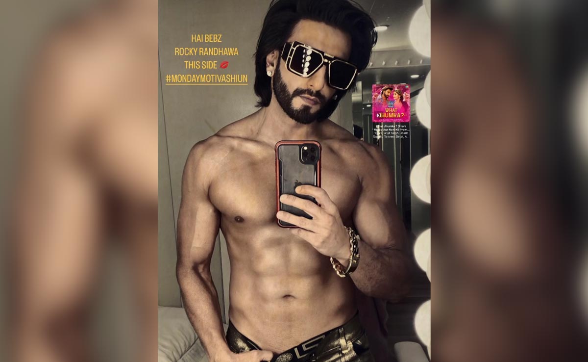 Ranveer Singh's Chiseled Abs In A Shirtless Selfie Is Weekday "Motivashiun" Indeed