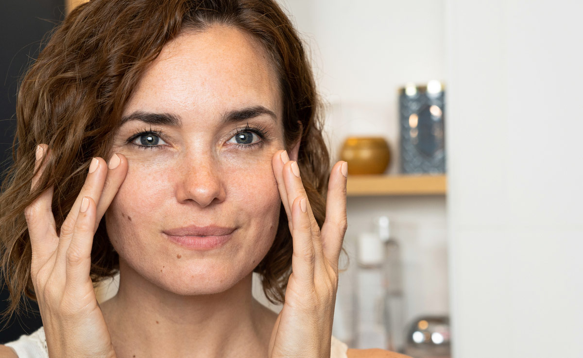 Here's What An Ideal Expert-Approved Skincare Routine In Your 40s Should Look Like