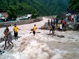 उत्तराखंड : सीतापुर के पास बना अस्थायी पुल बहा, SDRF ने वहां फंसे 100 लोगों को किया रेस्क्यू उत्तराखंड : सीतापुर के पास बना अस्थायी पुल बहा, SDRF ने वहां फंसे 100 लोगों को किया रेस्क्यू