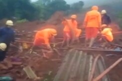 भूस्खलन से दबे महाराष्ट्र के रायगढ़ के गांव इरशालवाड़ी के घरों से मलबा हटाना अब भी चुनौती भूस्खलन से दबे महाराष्ट्र के रायगढ़ के गांव इरशालवाड़ी के घरों से मलबा हटाना अब भी चुनौती