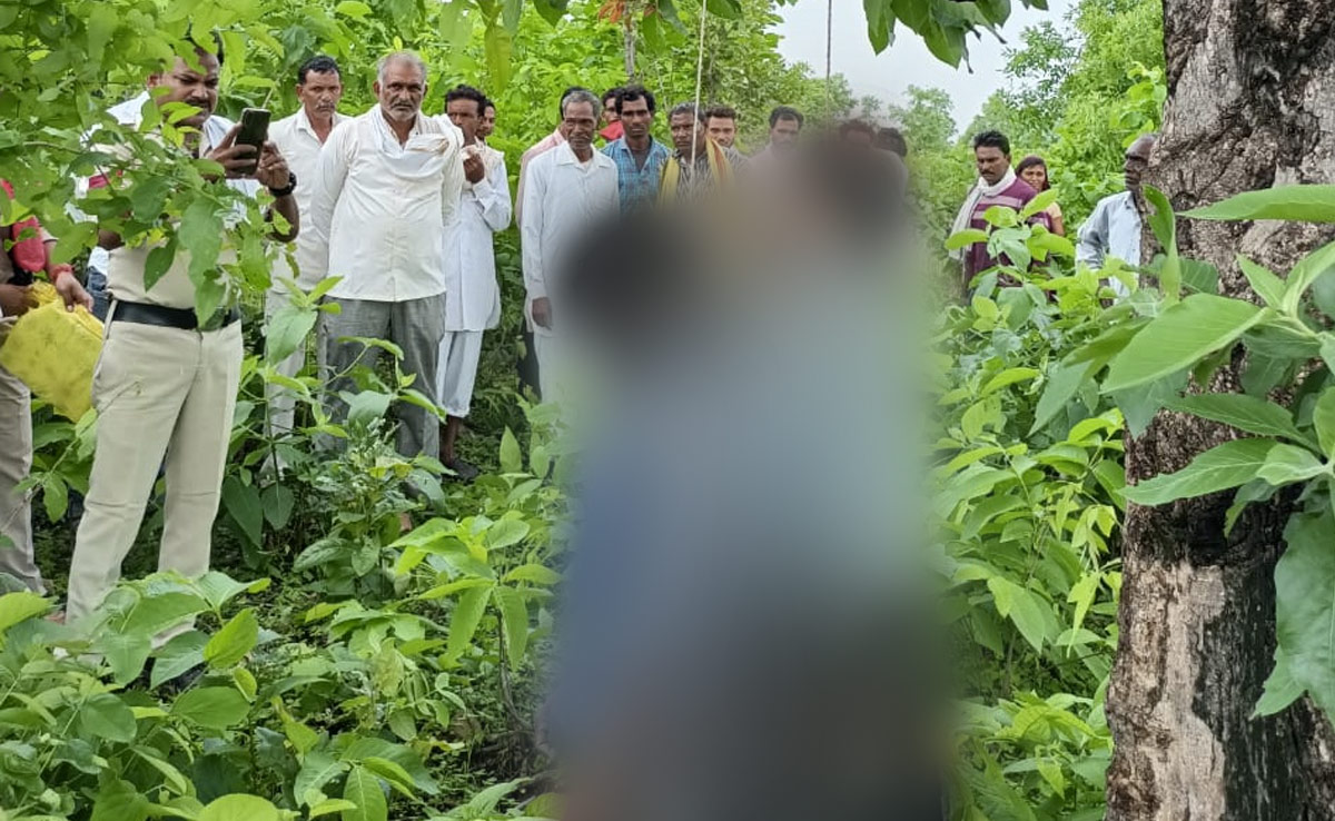 हरदा : पेड़ पर एक ही फंदे से लटके मिले युवक-युवती के शव, प्रेम प्रसंग का मामला