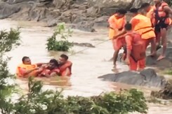 4 Rescued In Madhya Pradesh's Jabalpur Amid Heavy Rain 4 Rescued In Madhya Pradesh's Jabalpur Amid Heavy Rain