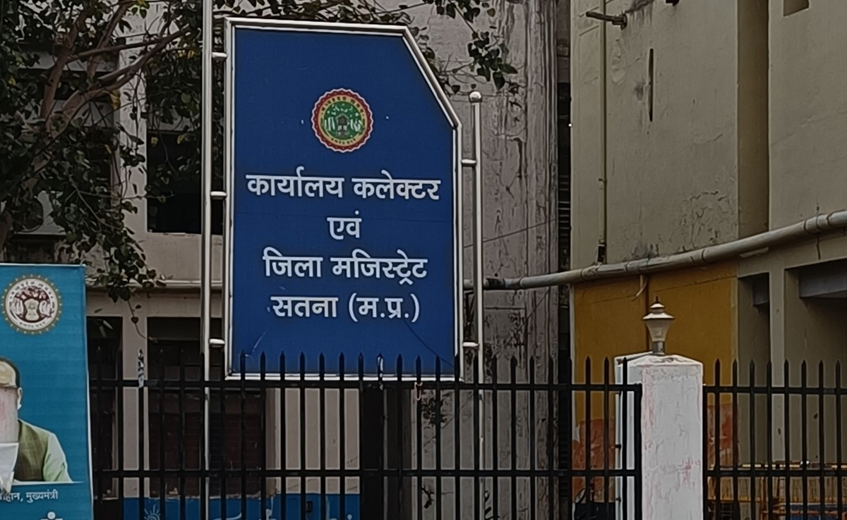 कर्मचारी का राजस्व निरीक्षक के पद से रिटायरमेंट के 8 साल बाद हुआ तबादला, जानें पूरा मामला