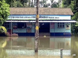 केरल में भारी बारिश के कारण हुई घटनाओं में आठ की मौत, 7800 से ज्यादा लोग हुए बेघर केरल में भारी बारिश के कारण हुई घटनाओं में आठ की मौत, 7800 से ज्यादा लोग हुए बेघर