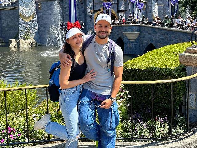 फ्रांस से छुट्टियां मनाकर लौटे स्टार कपल सोहा अली खान और कुणाल खेमू