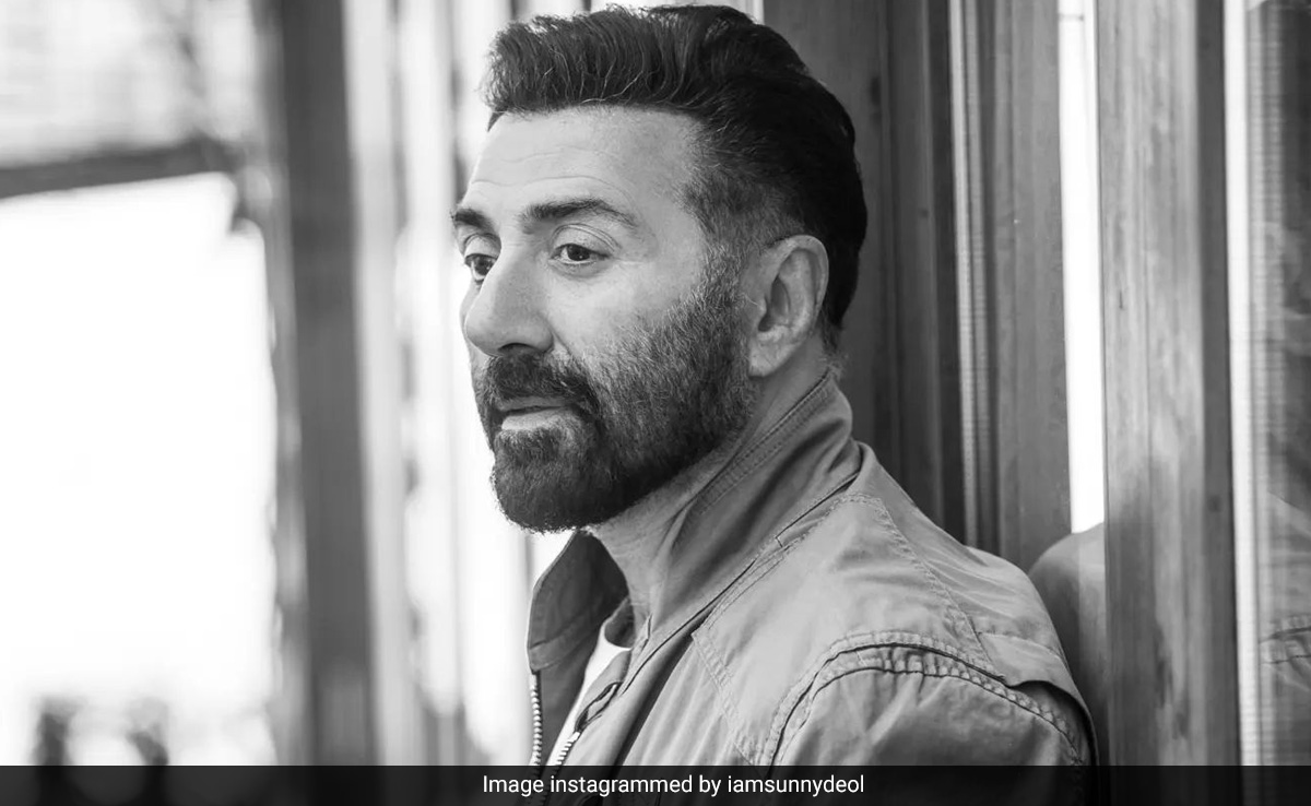 सबसे महंगी इस फिल्म के लिए सनी देओल ने बिना स्टंट डबल के लगाई थी 11 हजार फीट से छलांग, क्या आप बता पाएंगे फिल्म का नाम