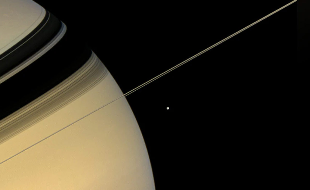 NASA ने शेयर की शनि ग्रह की बेहद चौंकाने वाली तस्वीर, देखकर दंग हो जाएंगे