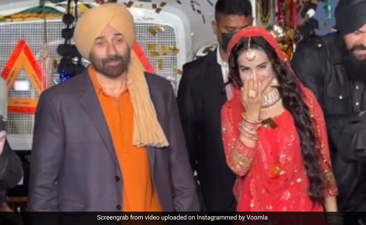 गदर 2 के ट्रेलर लॉन्च पर कुछ यूं पहुंचे सनी देओल और अमीषा पटेल, तारा सिंह-सकीना  का Video देख फैंस बोले- 'दोबारा सुपरहिट...'