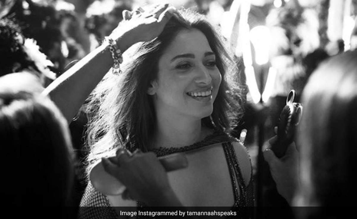 Tamannaah Danced To <i>Kaavaalaa</i> On Stage. Rajinikanth Was In The Audience