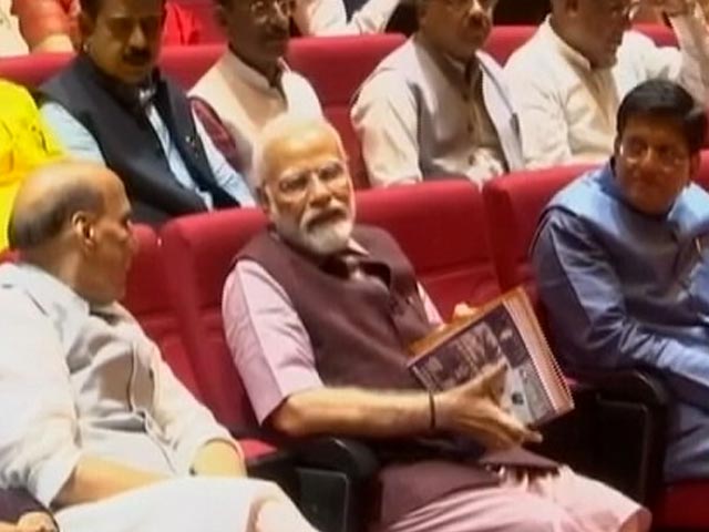 संसद में मणिपुर पर घमासान, मोदी सरकार ने गतिरोध दूर करने के लिए बनाई ये रणनीति