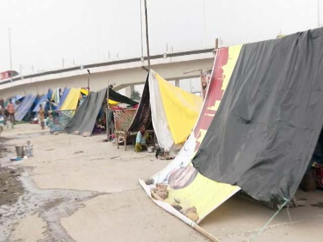 "No Power, Not Enough Food": People Forced To Live On Flyover After Delhi Floods