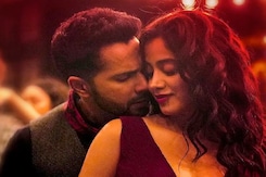 फिल्म 'बवाल' को लेकर फैंस के बीच दिखा वरुण धवन का क्रेज फिल्म 'बवाल' को लेकर फैंस के बीच दिखा वरुण धवन का क्रेज
