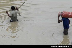 Heavy Rain In Delhi Again Amid Race To Open Jammed Flood Gates Heavy Rain In Delhi Again Amid Race To Open Jammed Flood Gates