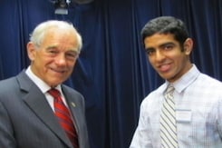 अमेरिकी राष्ट्रपति बनने की रेस में शामिल हैं तीन भारतीय मूल के लोग अमेरिकी राष्ट्रपति बनने की रेस में शामिल हैं तीन भारतीय मूल के लोग