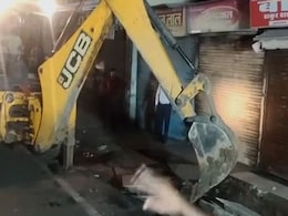 अलवर नगर परिषद ने अतिक्रमण हटाने को लेकर की कार्रवाई, शहर को जलमग्न होने से बचाने का प्रयास अलवर नगर परिषद ने अतिक्रमण हटाने को लेकर की कार्रवाई, शहर को जलमग्न होने से बचाने का प्रयास