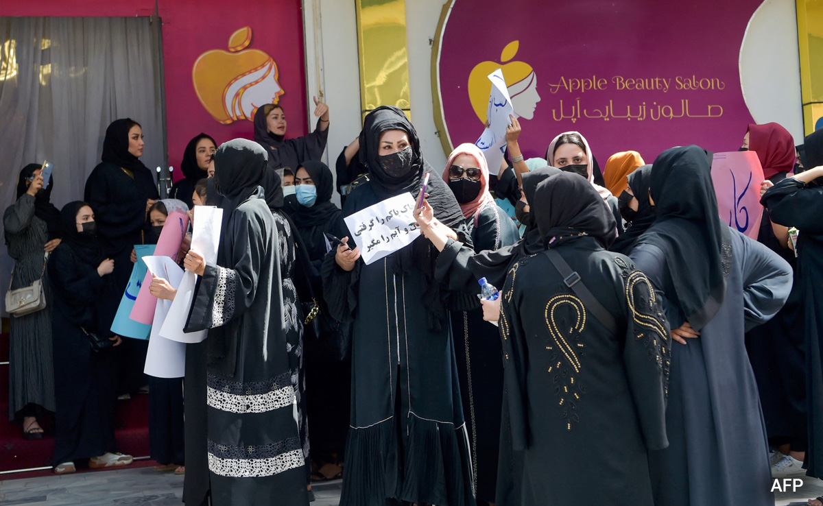As Deadline Approaches, Afghan Beauty Salons Prepare For Closure