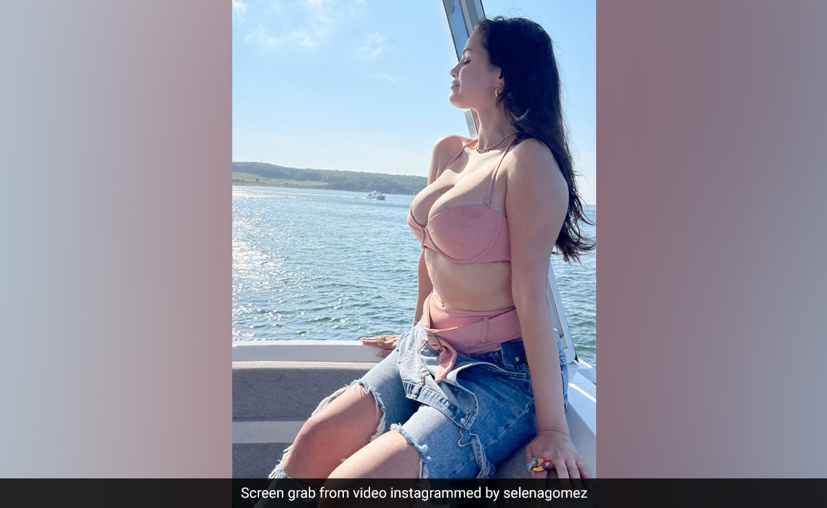 Selena Gomez's Salmon Pink Swim Set Is Appropriately <i>Barbie</i> Chic For A Yacht Day By The Sea