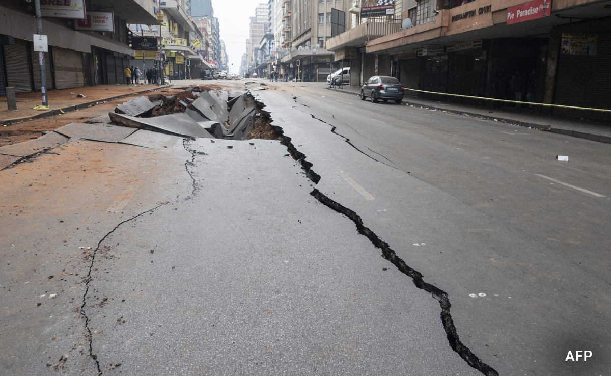 1 Killed, 48 Injured In Mysterious Blast On Busy Street In Johannesburg