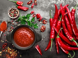 Red Chilli Side Effects: लाल मिर्च का तड़का आपको दे सकता है तगड़ा झटका, यहां जानें हैरान करने वाले नुकसान Red Chilli Side Effects: लाल मिर्च का तड़का आपको दे सकता है तगड़ा झटका, यहां जानें हैरान करने वाले नुकसान
