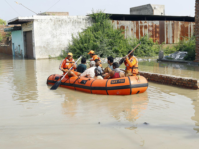 Yamuna Water Level Recedes But Roads Still Flooded, Evening Showers Add To Chaos