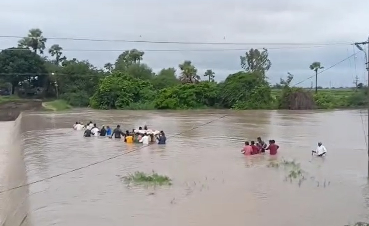 Not Just Grief, This Family Battled Floodwater To Cremate Man