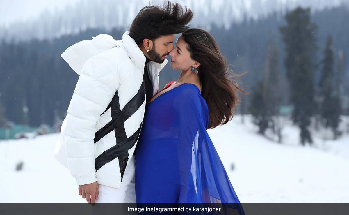 <i>Rocky Aur Rani Kii Prem Kahaani</i> Box Office Collection Day 3:  KJo's Film Has "Rocking" Rs 45 Crore Weekend