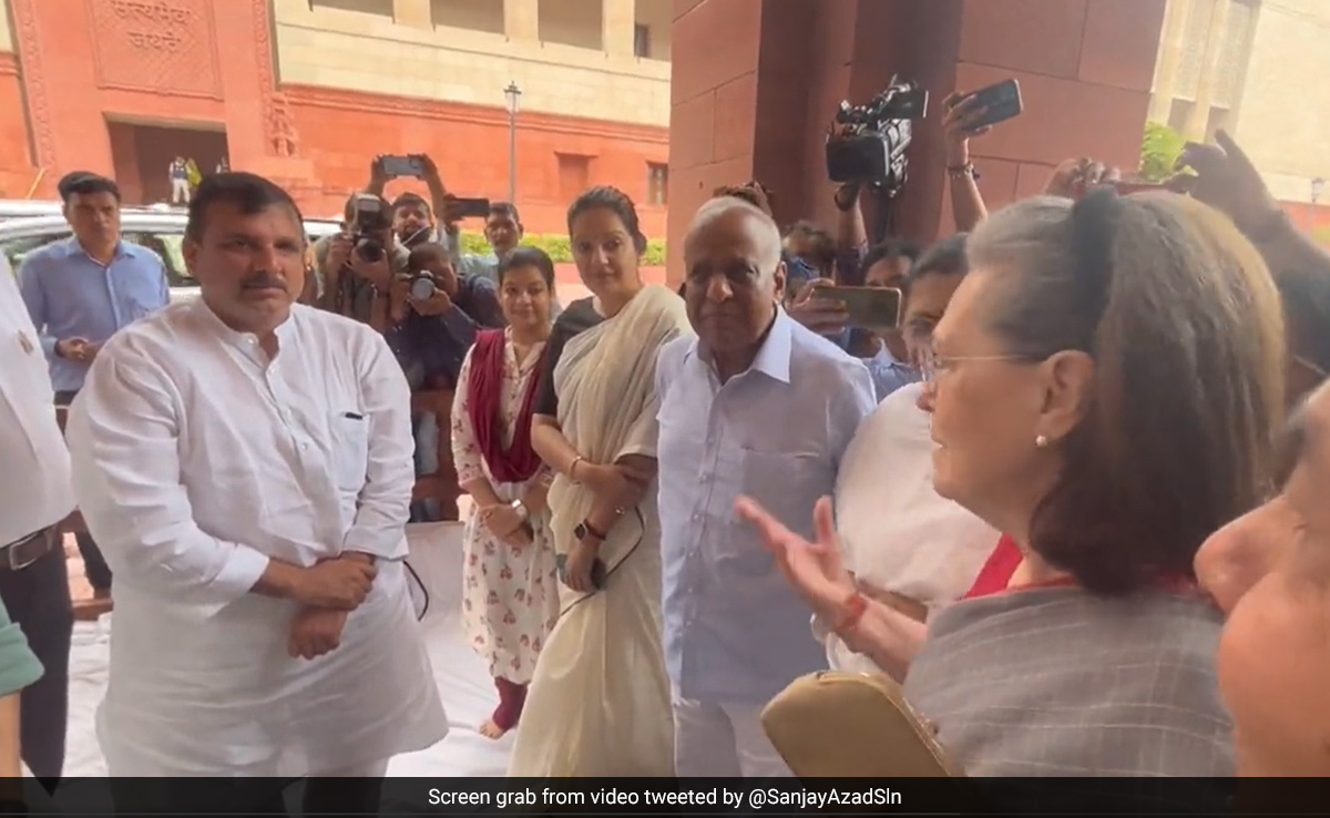 "आपको मेरा समर्थन": सोनिया गांधी का 'आप' नेता संजय सिंह को संदेश "आपको मेरा समर्थन": सोनिया गांधी का 'आप' नेता संजय सिंह को संदेश