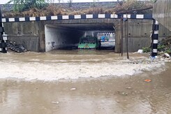 गुजरात, केरल, उत्तराखंड में भारी बारिश से हालत खराब गुजरात, केरल, उत्तराखंड में भारी बारिश से हालत खराब