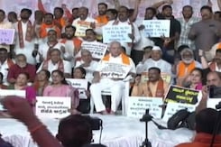 कर्नाटक में कांग्रेस की 'गारंटी' की 'विफलता' के खिलाफ BJP का प्रदर्शन कर्नाटक में कांग्रेस की 'गारंटी' की 'विफलता' के खिलाफ BJP का प्रदर्शन
