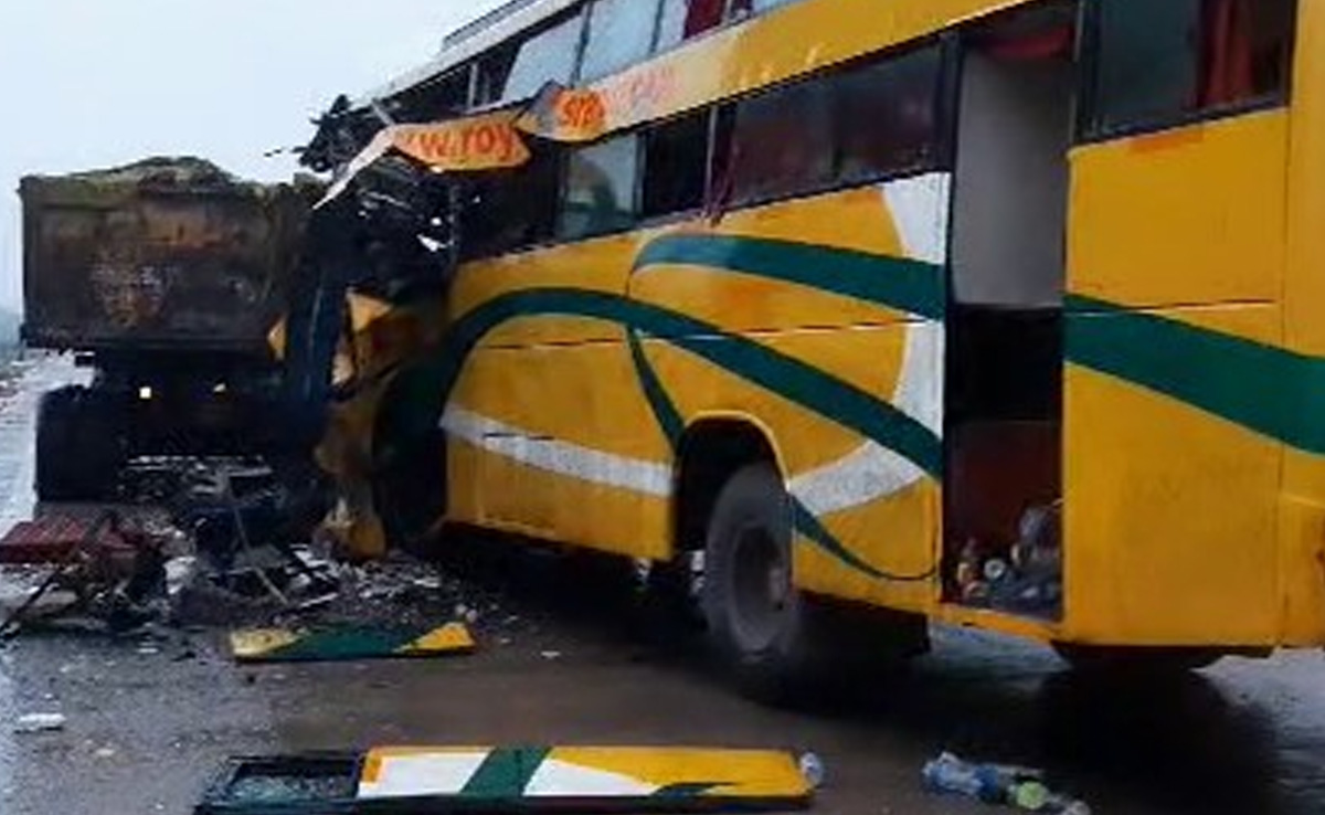 पीएम मोदी की रैली में शामिल होने जा रही बस का भीषण एक्सीडेंट, 3 लोगों की मौत, 6 घायल